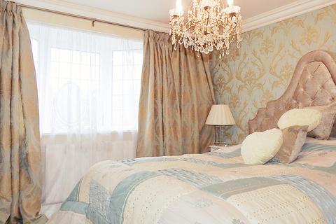 2 Royal Drive, Epsom, KT18 5PR