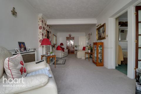 250 Straight Road, Harold Hill, Romford, RM3 8XT