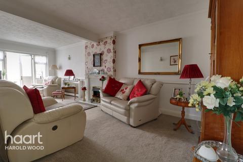 250 Straight Road, Harold Hill, Romford, RM3 8XT