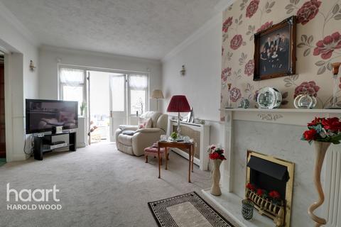 250 Straight Road, Harold Hill, Romford, RM3 8XT