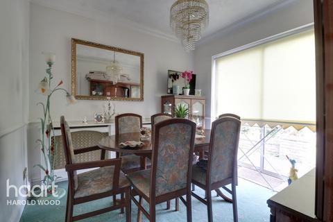 250 Straight Road, Harold Hill, Romford, RM3 8XT