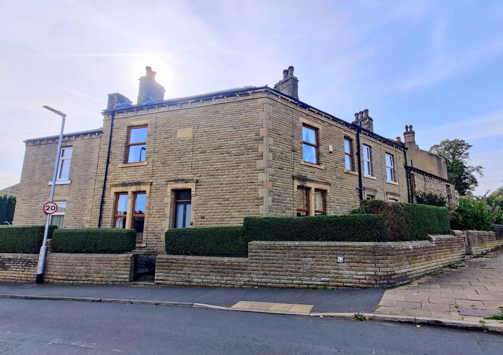 Garden House, 59 Lightcliffe Road, Brighouse HD6 2DJ 3 bed terraced