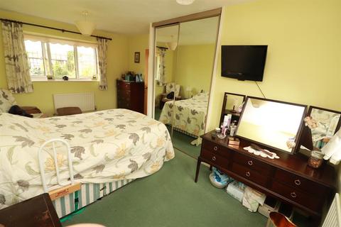 16 Sturmer Close, Yate, Bristol, BS37 5UR