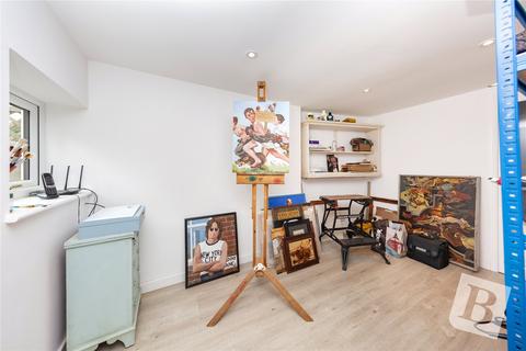 25 Coopers Hill, Ongar, CM5 9EE
