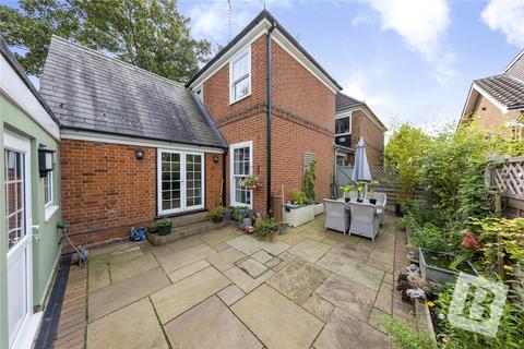 25 Coopers Hill, Ongar, CM5 9EE