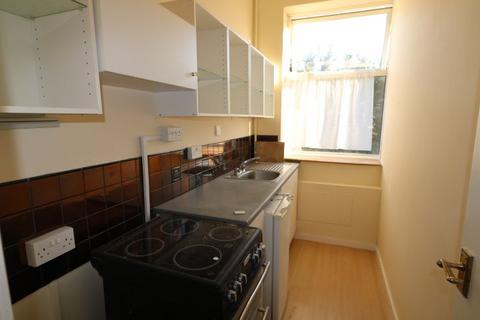 Studio to rent, Avery Court, Avery Way, Allhallows, Rochester