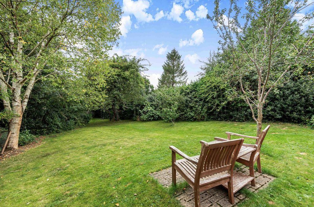 Fairlawn Road, Tadley RG26 3SP 3 bed detached house £550,000
