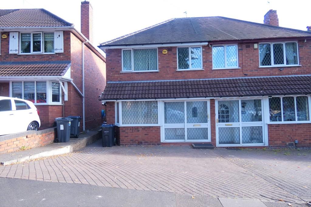 Thornbridge Avenue, Great Barr, Birmingham 3 bed semidetached house