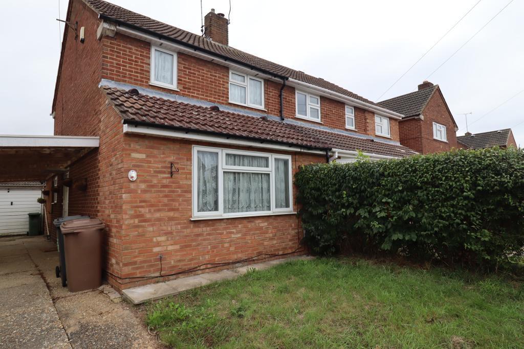 Wellfield Avenue, Sundon Park, Luton, Bedfordshire, LU3 3AT 2 bed semi