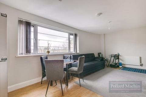 Flat 3, 111 Catford Hill, London, SE6 4PW