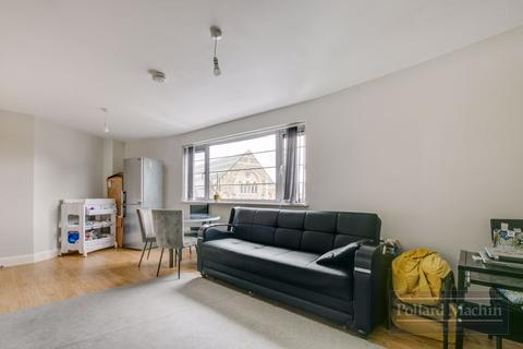 Flat 3, 111 Catford Hill, London, SE6 4PW