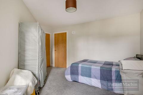 Flat 3, 111 Catford Hill, London, SE6 4PW