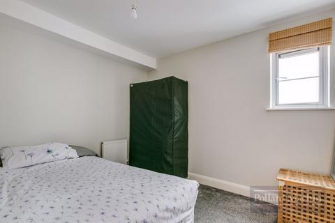 Flat 3, 111 Catford Hill, London, SE6 4PW