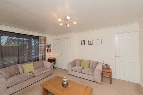 25 Ashbourne Way, Cleckheaton, BD19 5JA
