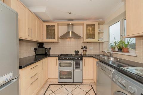 25 Ashbourne Way, Cleckheaton, BD19 5JA