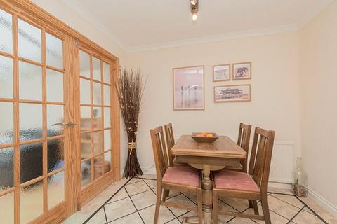 25 Ashbourne Way, Cleckheaton, BD19 5JA