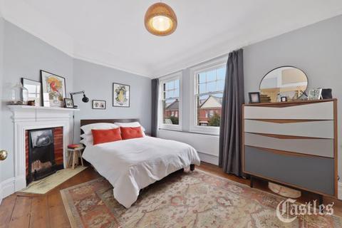 72 Hewitt Avenue, London, N22 6QD