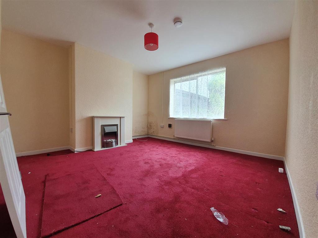 Brynamlwg Road, Gorseinon, Swansea 3 bed semidetached house £120,000
