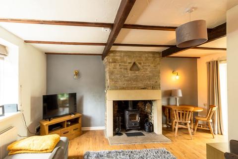 2 Black Edge Lane, Denholme, Bradford, BD13 4ET