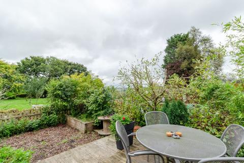 2 Black Edge Lane, Denholme, Bradford, BD13 4ET