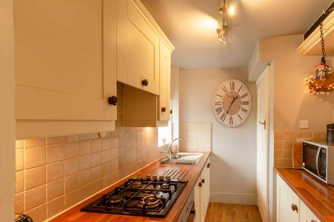 2 Black Edge Lane, Denholme, Bradford, BD13 4ET