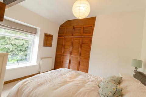 2 Black Edge Lane, Denholme, Bradford, BD13 4ET