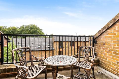 23 Portland Square, London, E1W 2QR