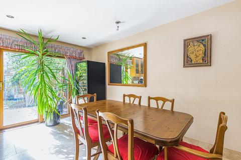 23 Portland Square, London, E1W 2QR
