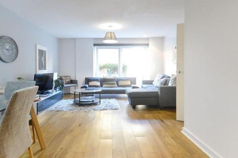 2 bedroom flat to rent, Forge Square,London