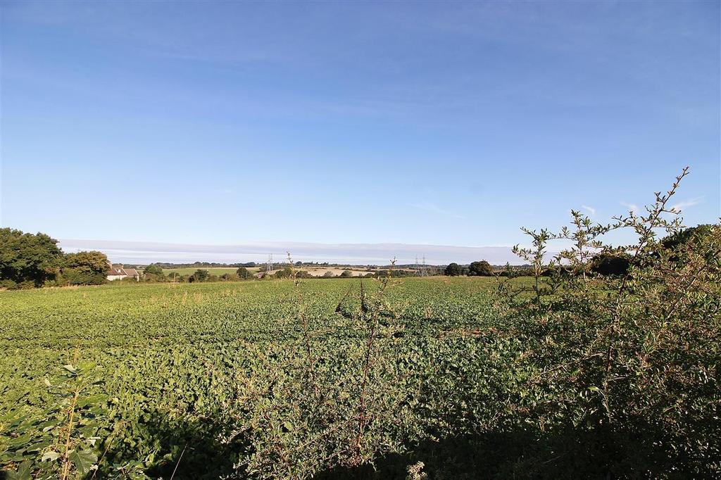 Goodwood Close, Ipswich 4 bed link detached house £400,000