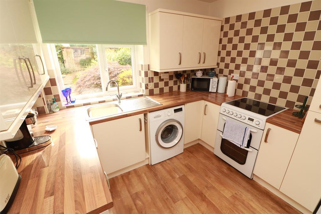 Highworth Crescent, Yate, Bristol... 3 bed terraced house £260,000