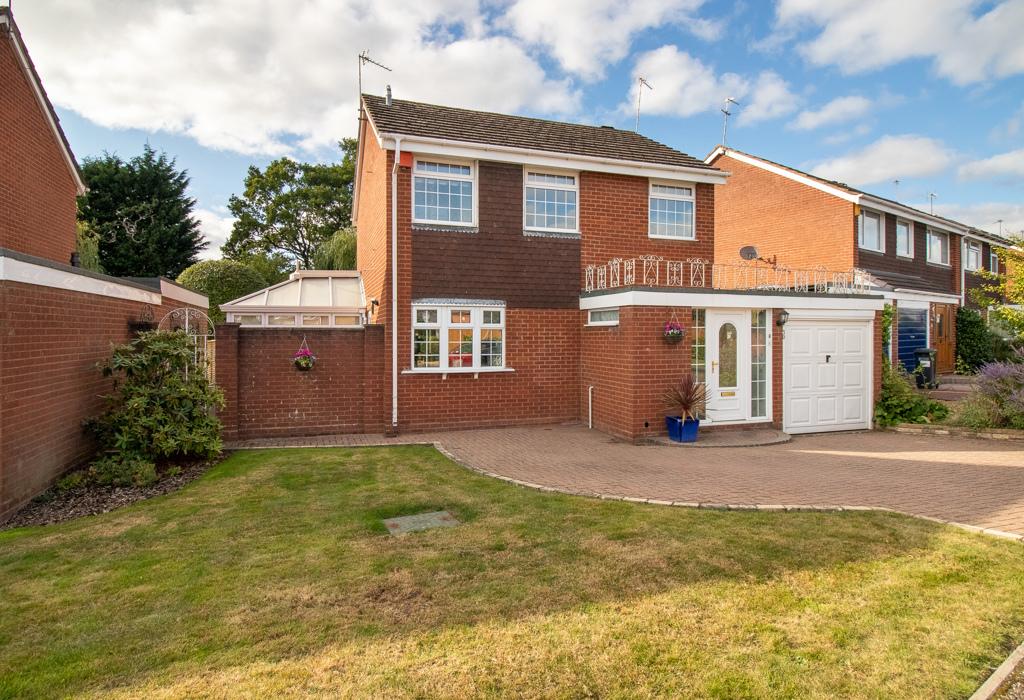 Willow Drive, Cheswick Green, Solihull, West Midlands 3 bed detached