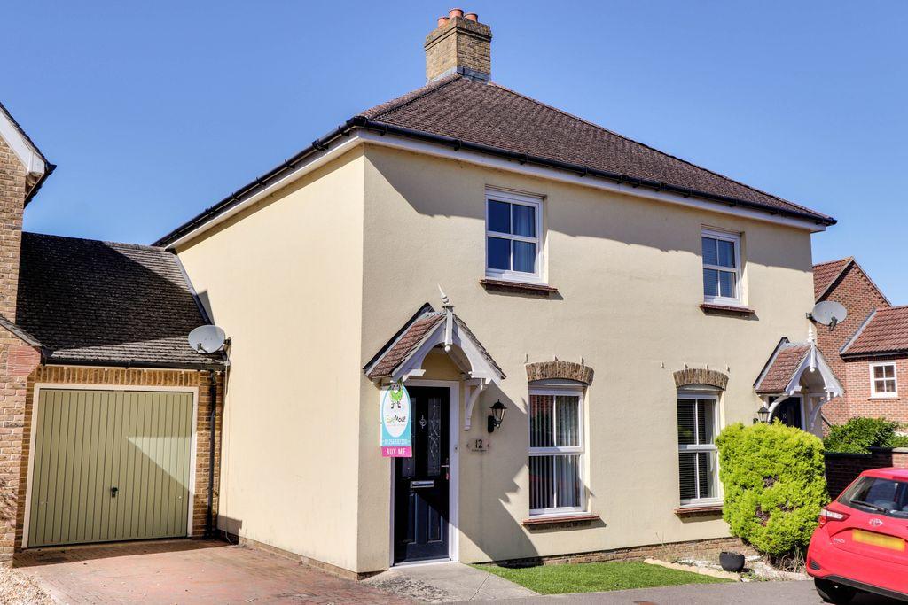Crofton Square, Sherfield Park... 2 bed semidetached house £300,000
