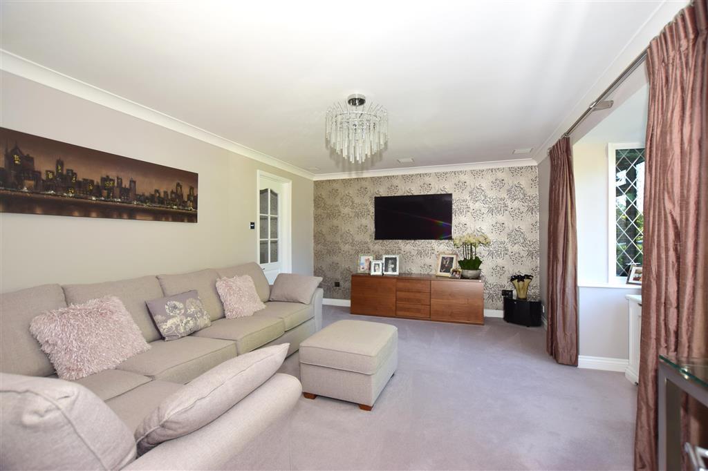 Sheraton Court, Walderslade Woods... 4 bed link detached house £500,000