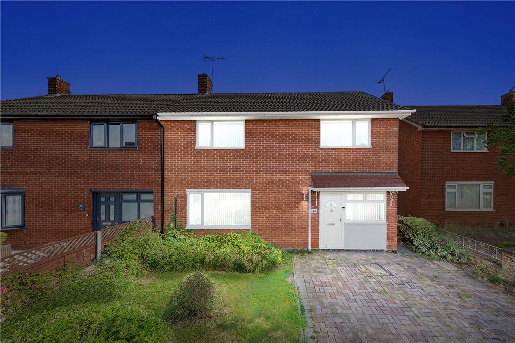 Linford Drive, Basildon, Essex, SS14 4 bed semidetached house £350,000