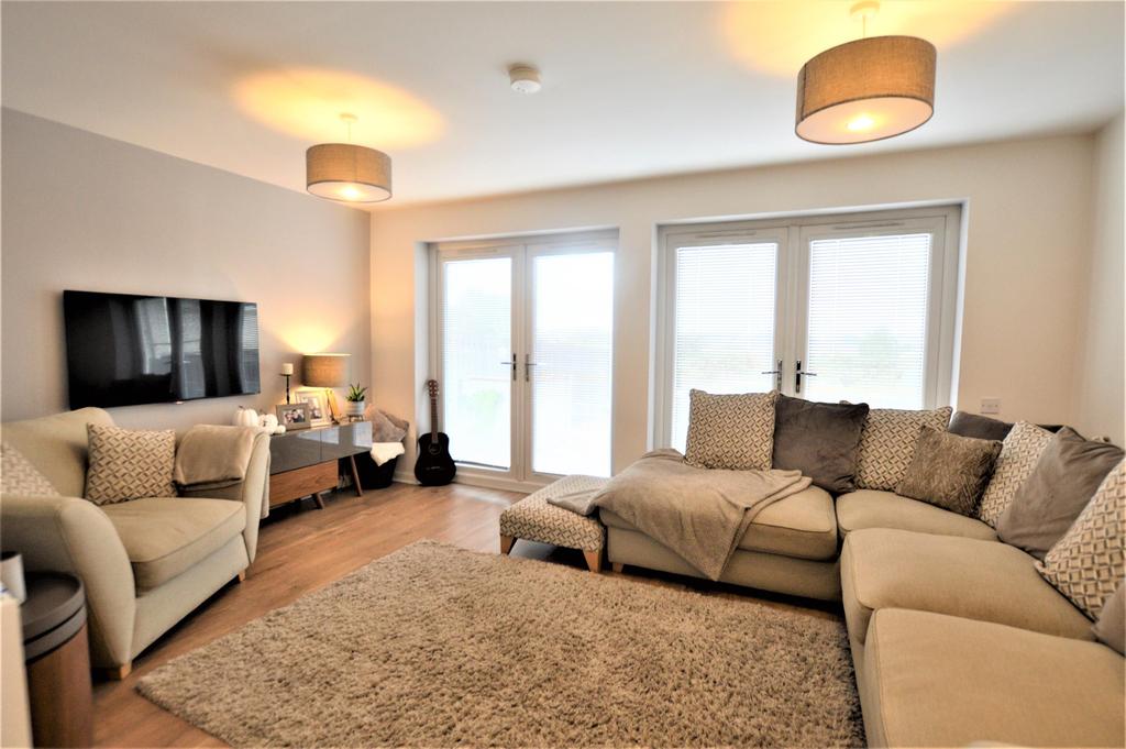 9b Bartonholm Gardens, IRVINE, KA12 8TD 3 bed semidetached house £
