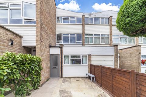 16 Eskdale Close, Wembley, HA9 8XB