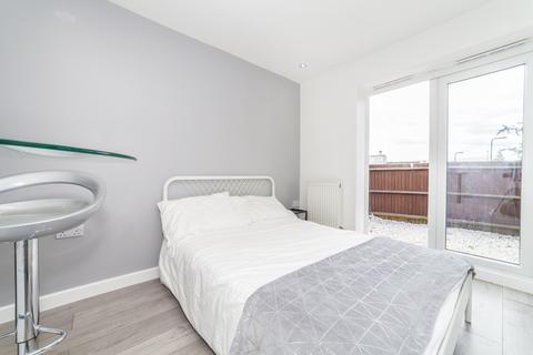16 Eskdale Close, Wembley, HA9 8XB