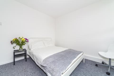 16 Eskdale Close, Wembley, HA9 8XB