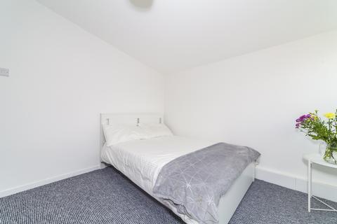 16 Eskdale Close, Wembley, HA9 8XB
