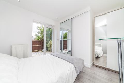 16 Eskdale Close, Wembley, HA9 8XB