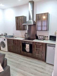 2 bedroom apartment to rent, Bradewell Street, Walton, L4