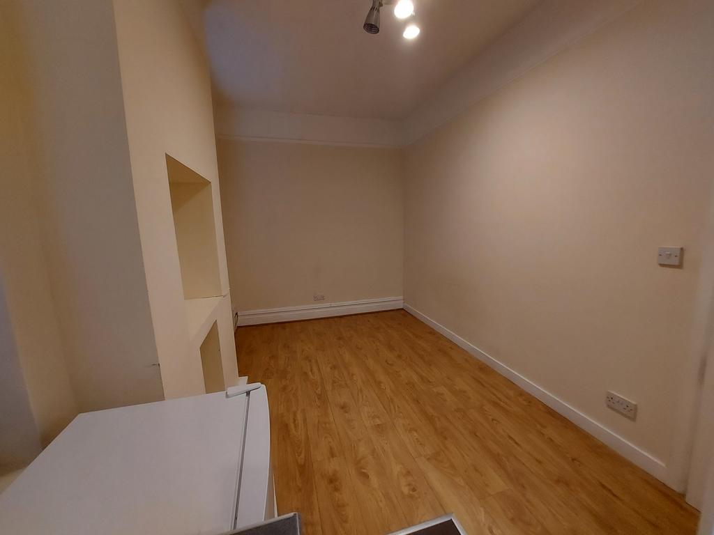 Large Self Contained Studio to Rent in the heart