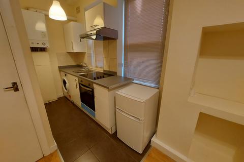 Studio to rent, Green Lanes, N13