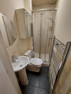 Studio to rent, Green Lanes, N13