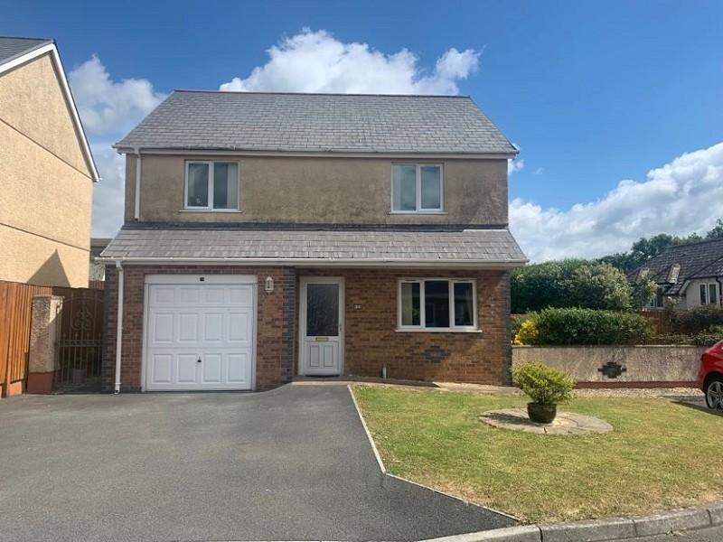 Penrhiw, Brecon Road, Ystradgynlais, Swansea. 3 bed detached house for sale £260,000