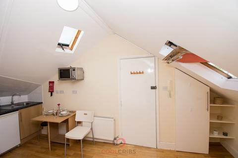 Studio to rent, Netherwood Road, Shepherds Bush, London, London  W14