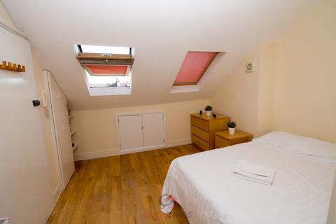 Studio to rent, Netherwood Road, Shepherds Bush, London, London  W14