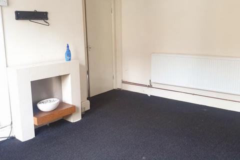 2 bedroom flat to rent, KEIGHLEY, BD21 1DZ