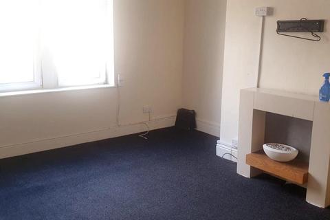 2 bedroom flat to rent, KEIGHLEY, BD21 1DZ